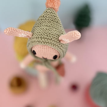Narciso the bunny with bonnet