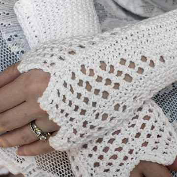 Lace Bride's Gloves