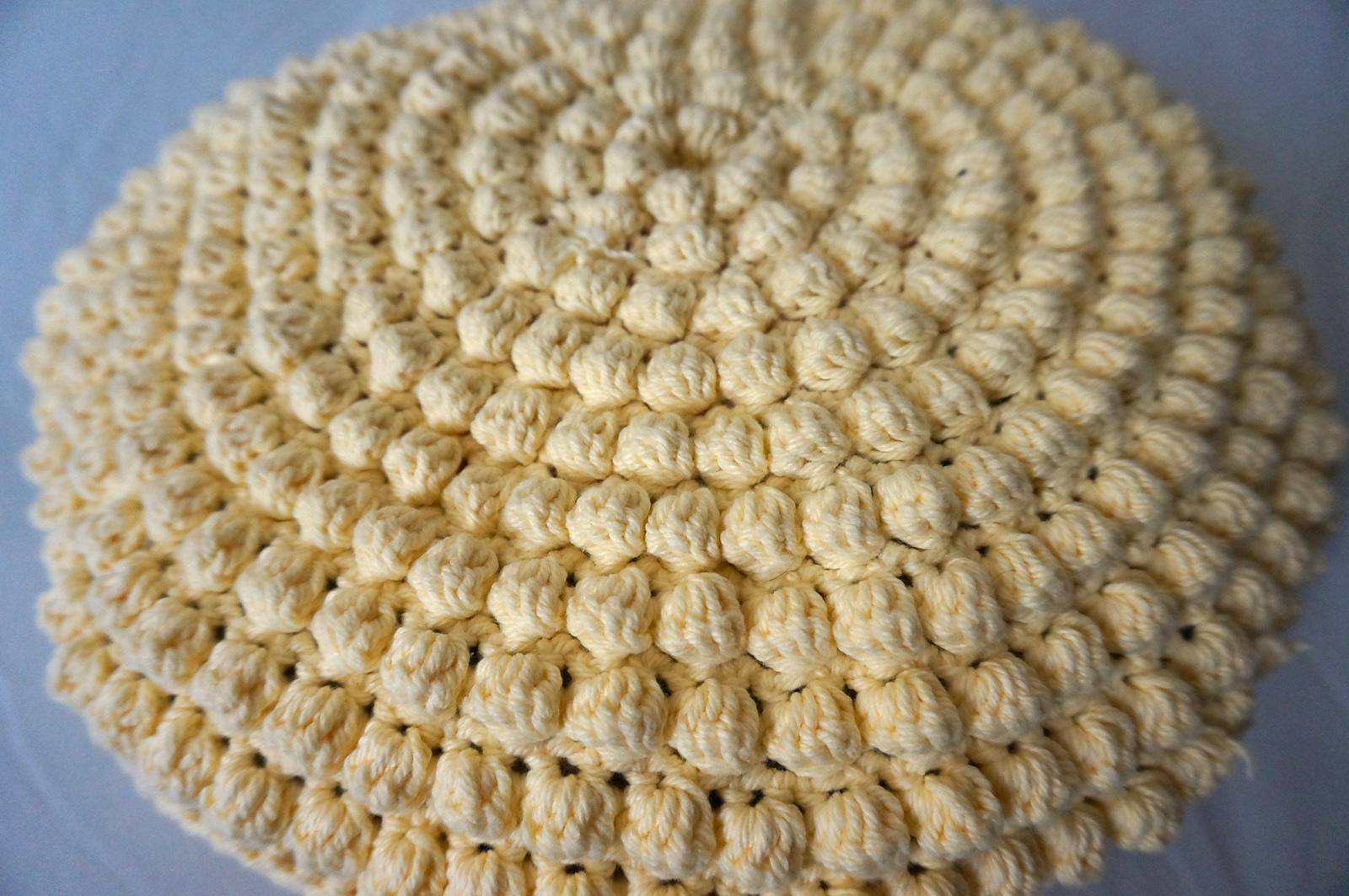 Bobble stitch round pillow