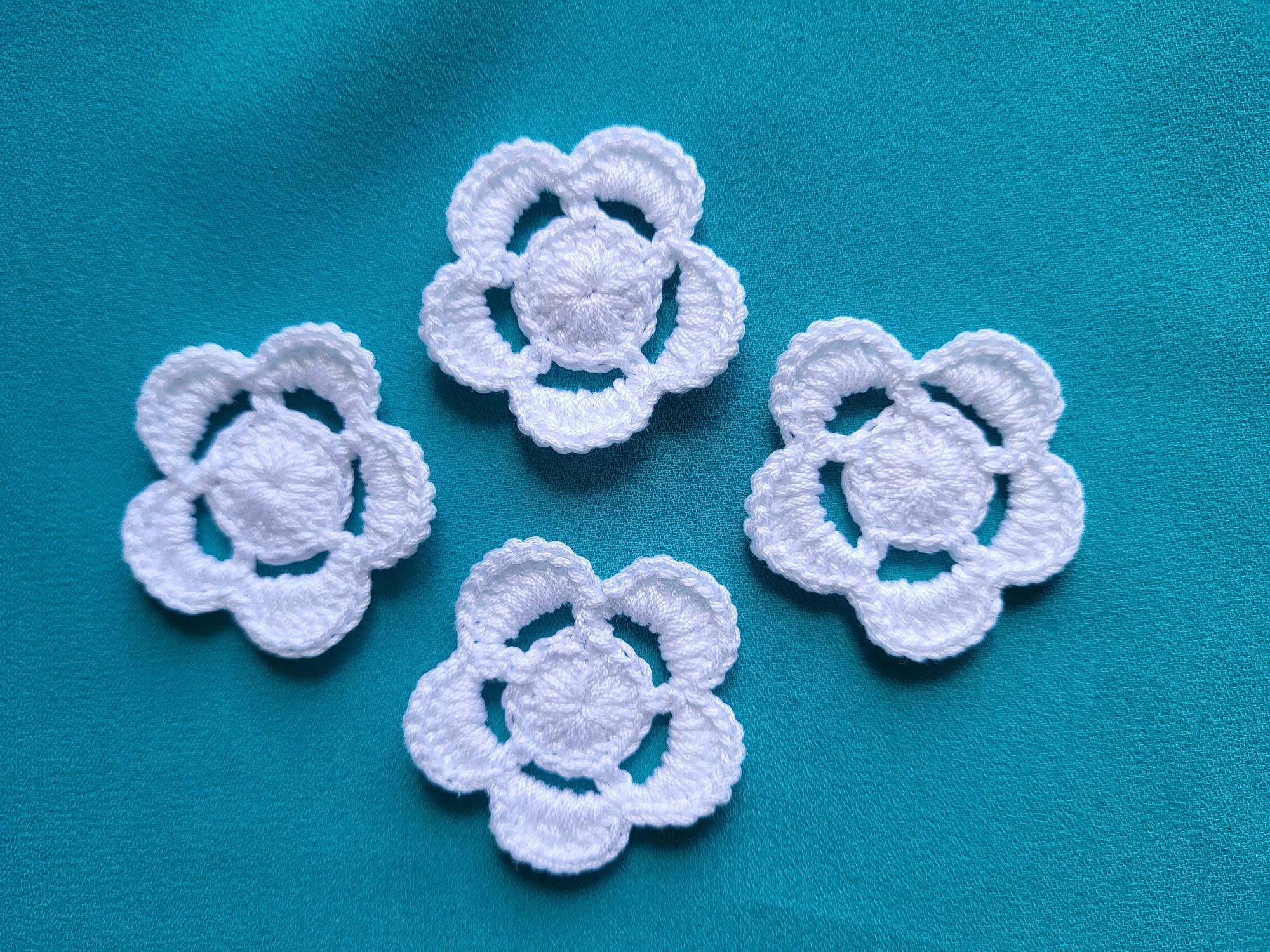 White small flower crochet pattern
