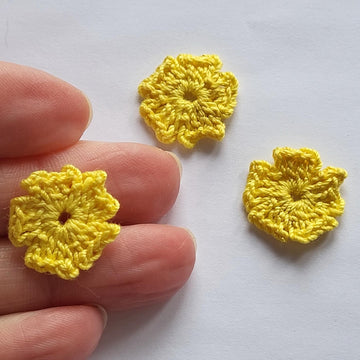 Small crochet flower