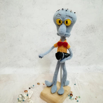 Knitting Patterns -Knit an adorable Pearl Krabs and Squidward DIY toys