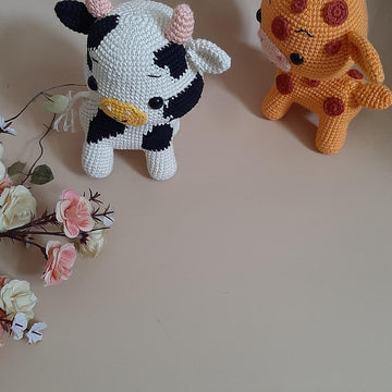 The little Cow and Giraffe