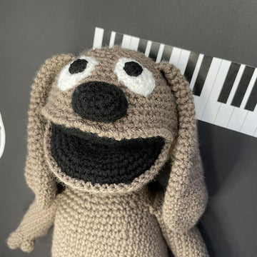 Piano playing dog amigurumi