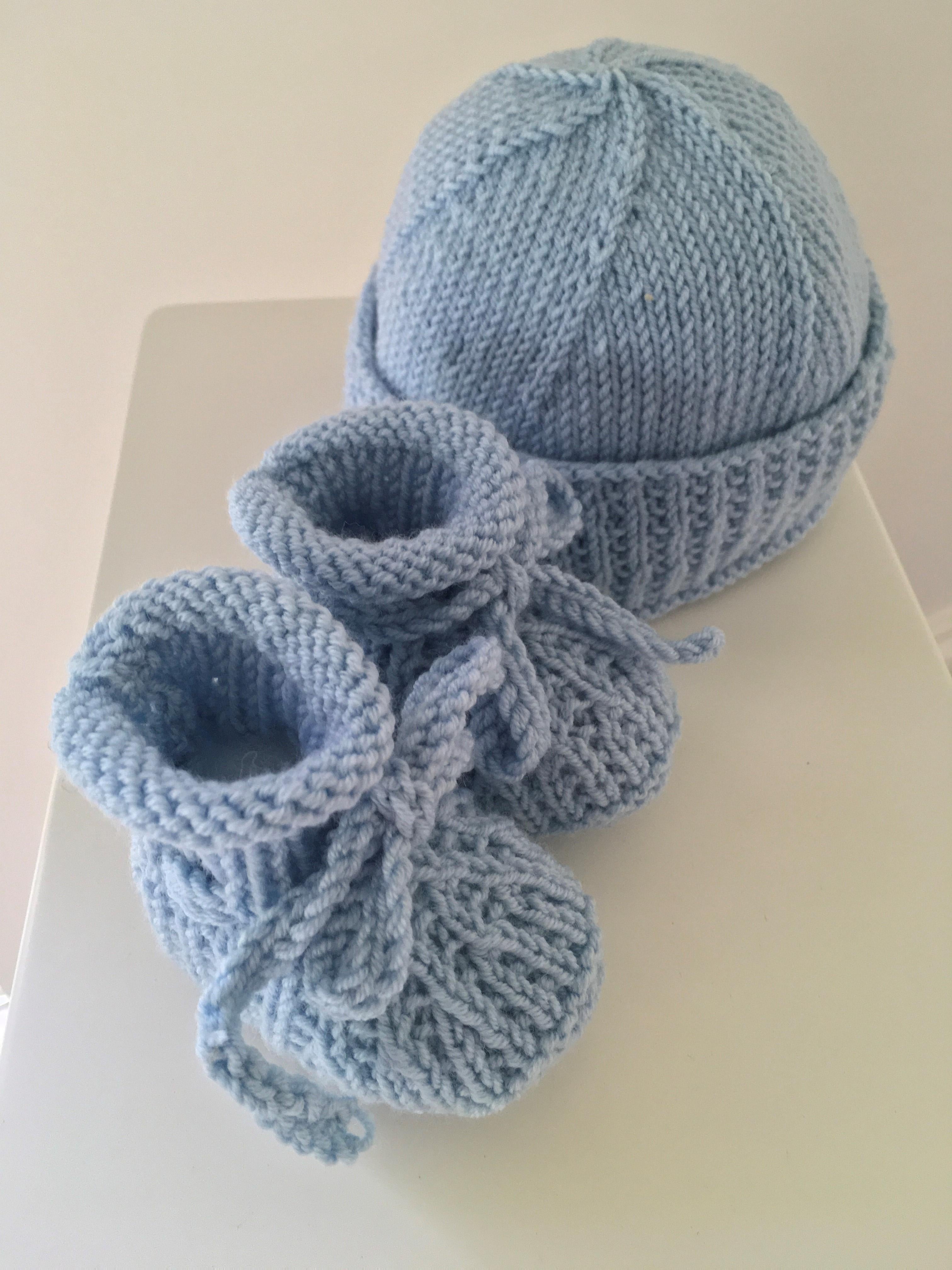 Blue Wren Booties and Hat BJ49
