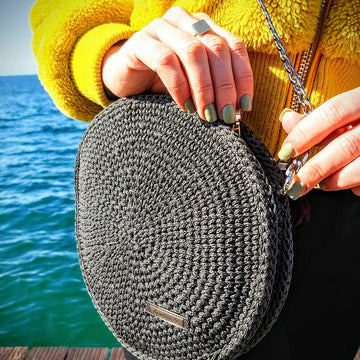 Round crochet purse