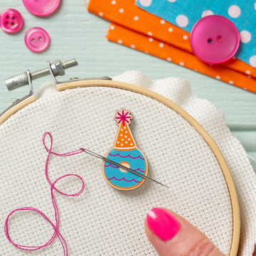 Hawthorn Handmade Party Ring Magnetic Needle Minder