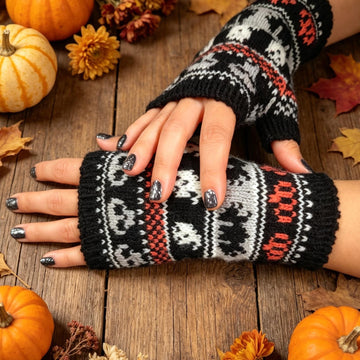 Spooky Halloween Mitts with pumpkins, bats, ghosts and skulls
