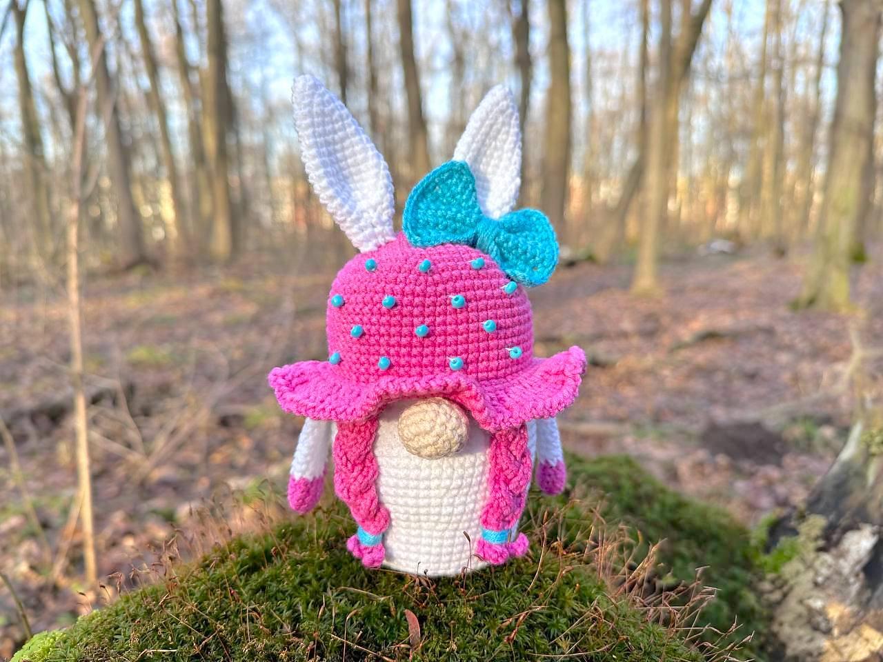 Easter gnome (girl)