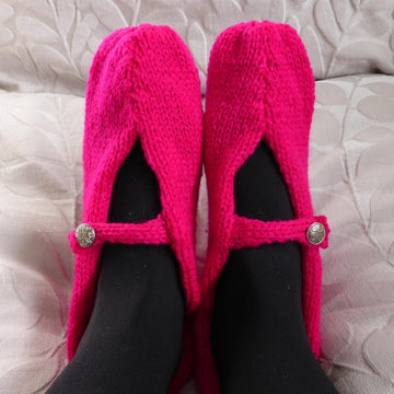 Sharyn - 8ply slippers with foot strap
