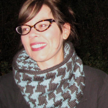 Reversible Houndstooth Cowl