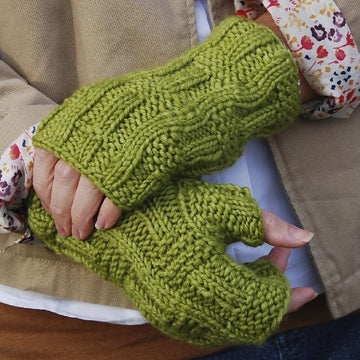 Wavy Gravy Woman Set; Hat, Fingerless Mittens and Cowl