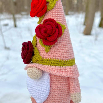 Gnome with roses 2
