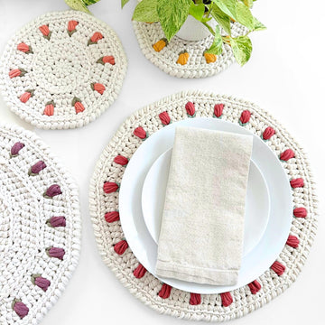 The Tulip Placemat & Doily Set 104