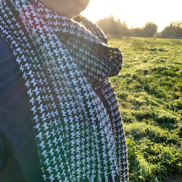 Hounds tooth fringed scarf