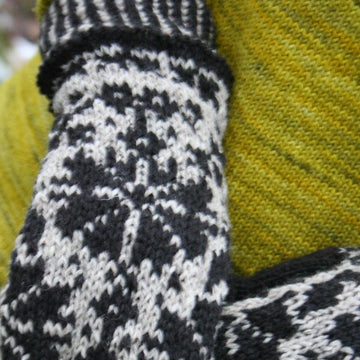 Thekla mittens
