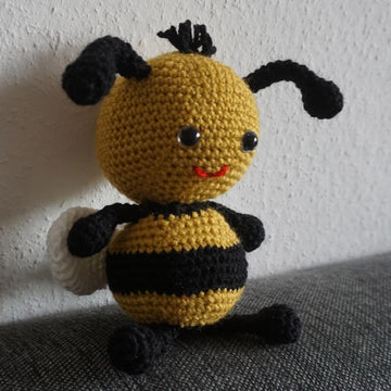 Häkelanleitung für die freche Biene Mila ♥