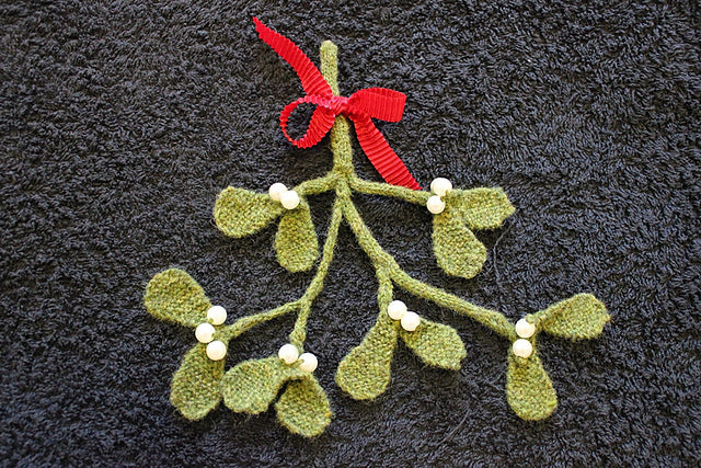 "75 Birds, Butterflies and Beautiful Beasties to Knit and Crochet"