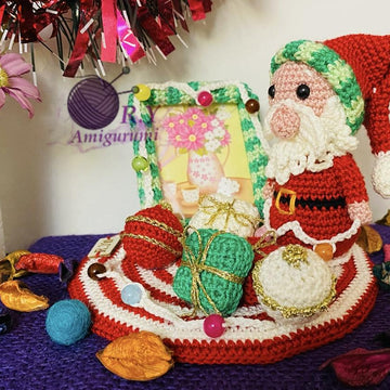 Amigurumi Christmas photo frame