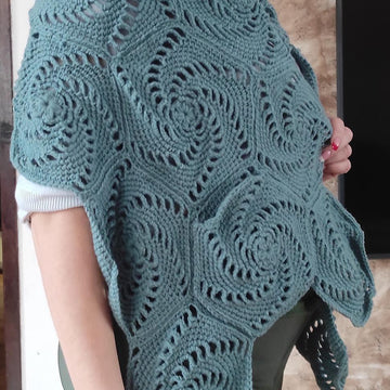 Spiral hexagon pocket scarf