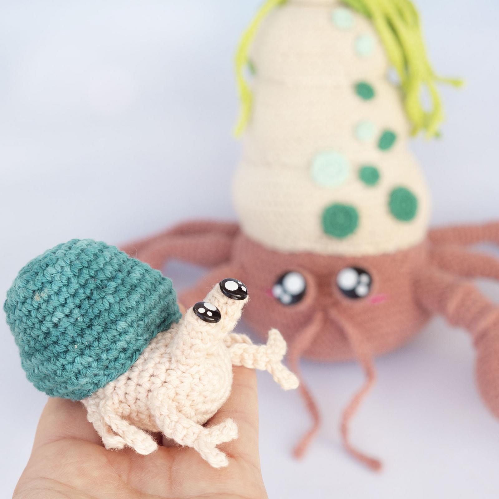 Hermit crab mom and her babies