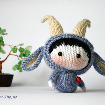 Blue Goat Doll Tanoshi series toy.