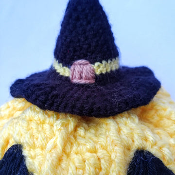 Crochet pumpkin with Witch hat