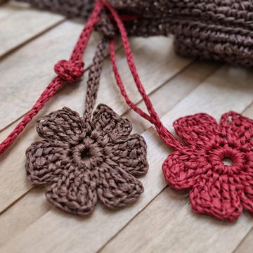Raffia flower bag charm and keychain crochet pattern B1