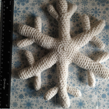 Voluminous crochet snowflake