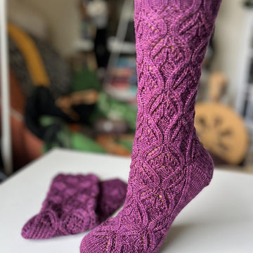 Ogee Flow Socks