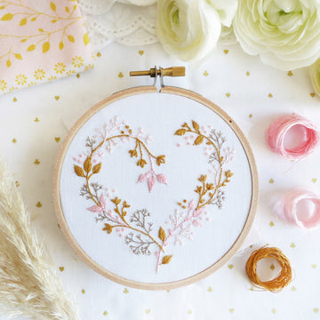 Tamar Wildflowers Heart Embroidery Kit - 4in