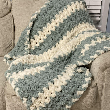 Easy Stitch Plush Chunky Blanket
