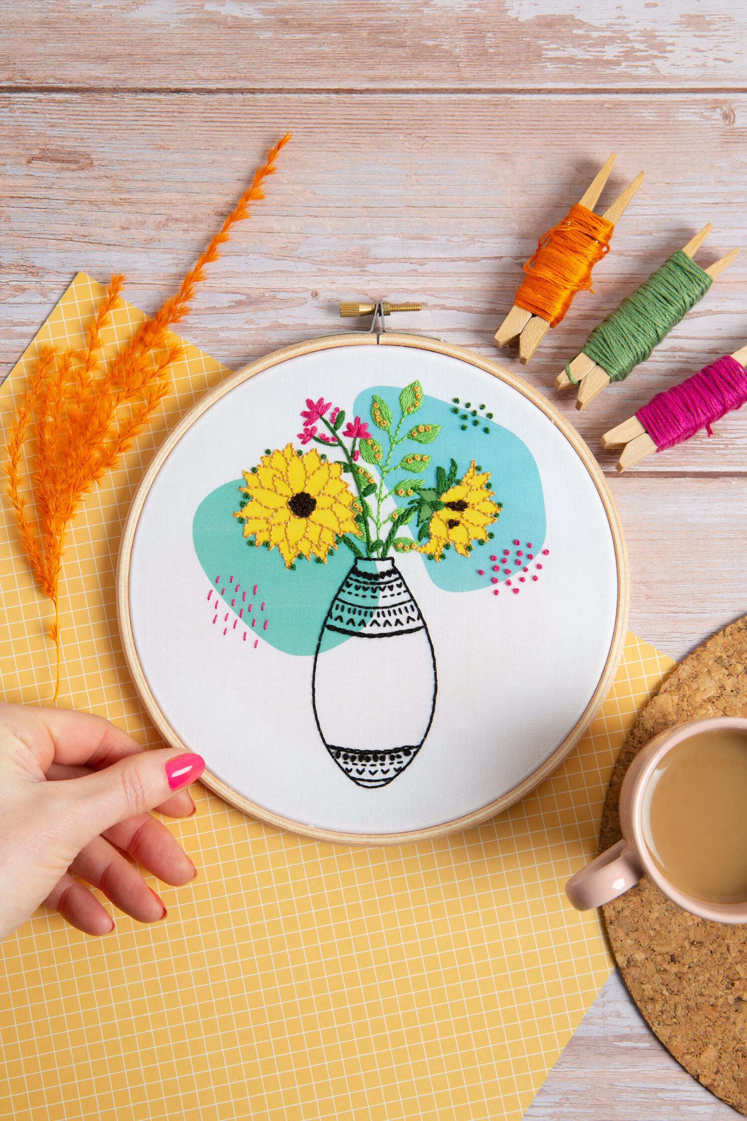 Hawthorn Handmade Vase 3  - Sunshine * Embroidery Kit