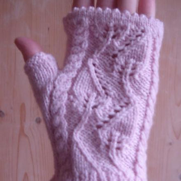 Tilting Leaf and Cable fingerless mitts/gloves