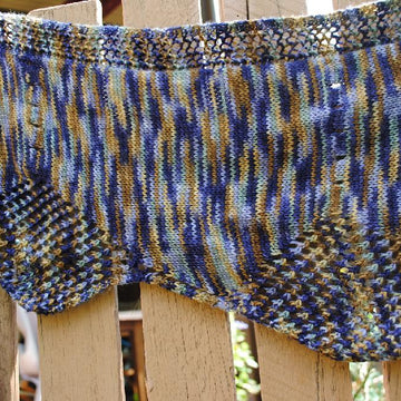 Crocodilian Shawlette