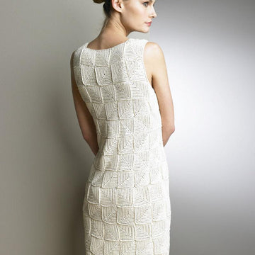 Knit simple sleevless dress.