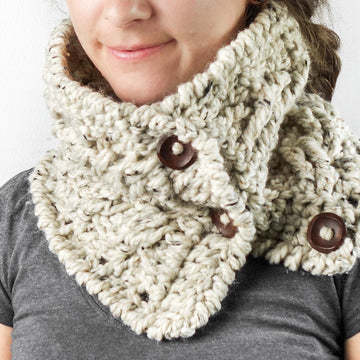 026-Buttonned chunky cowl