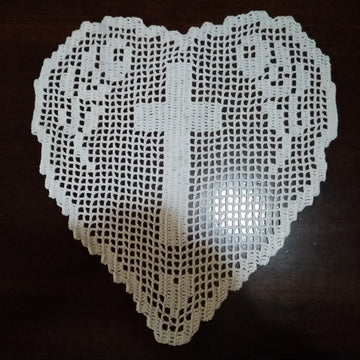 Doily cross heart filet