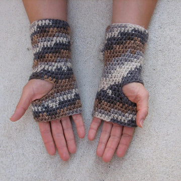 Fingerless Gloves with Flowers