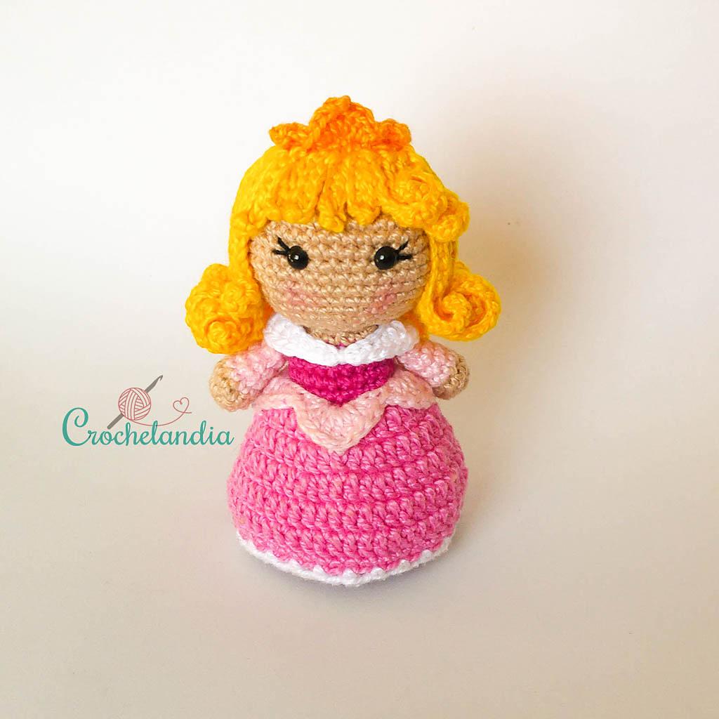 Aurora amigurumi doll - crochet pattern by Crochelandia