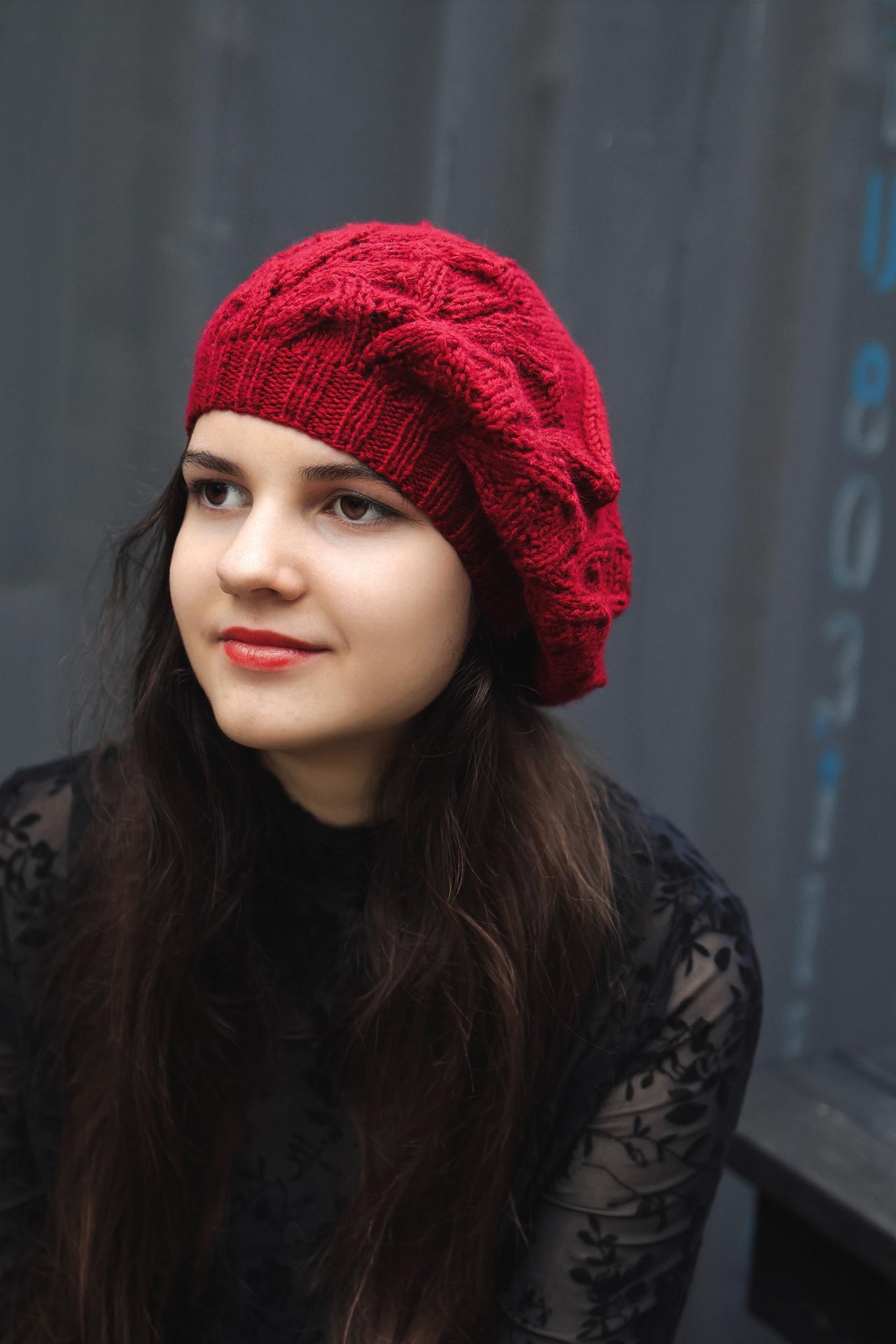 Compass Arrow Beret