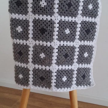 Back to basic baby blanket