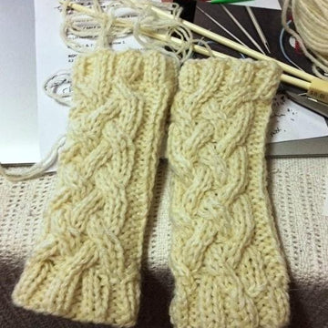 Quick cabled mitts