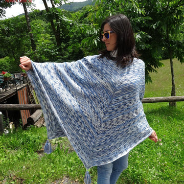 Macchie blu su lana mélange