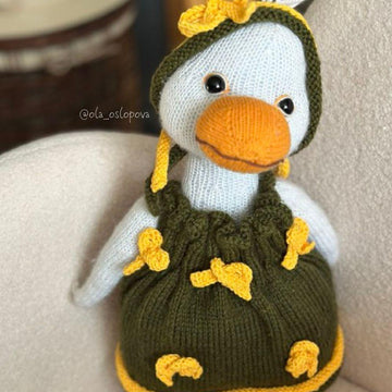 Knitting toy clothes for goose