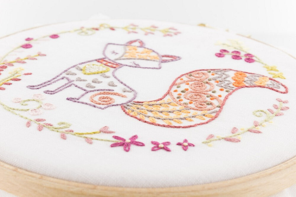 Un Chat Dans L'Aiguille Bernard the Fox Contemporary Printed Embroidery Kit