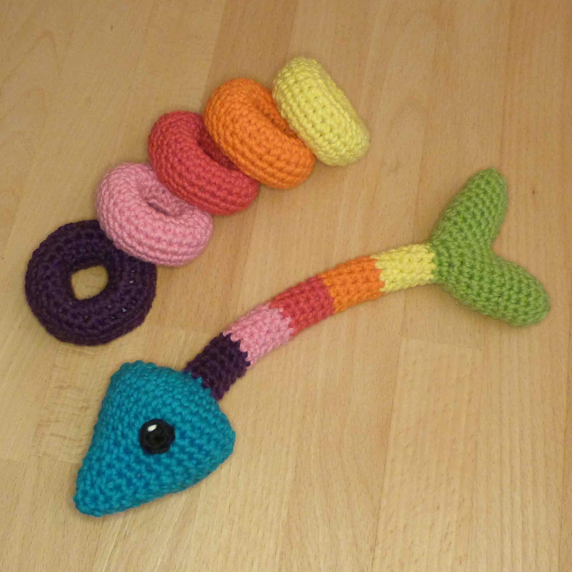 Stacking toy fish