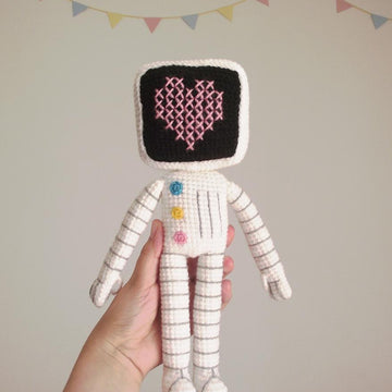 Roger the amigurumi robot