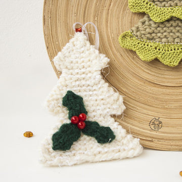 3 Christmas trees ornament  knitted flat