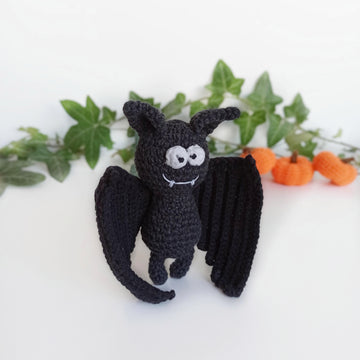 Bat crochet pattern, Halloween crochet decor